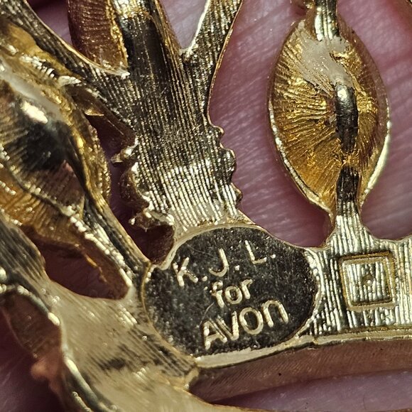 K J L KJL for Avon Gold Tone Rhinestones Jewels Brooch Pin Queen Crown Jewelry - Picture 4 of 8